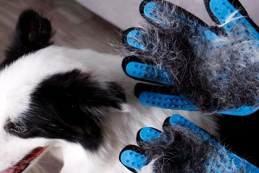 Deshedding Glove for Dogs and Cats